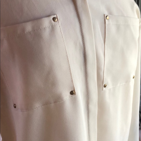 Buttoned down blouse - Picture 2 of 6